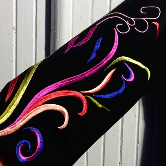 PSALMS: CIV LADIES COLORFULLY EMBROIDERED LUX BLAZER - Picture 3 of 16